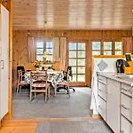 4 Bedroom Beautiful In Σπίτι διακοπών