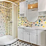 4 Bedroom Beautiful In Σπίτι διακοπών *