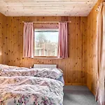 Σπίτι διακοπών 4 Bedroom Beautiful In *