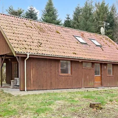 4 Bedroom Beautiful Home In Thyholm Casa vacanze *