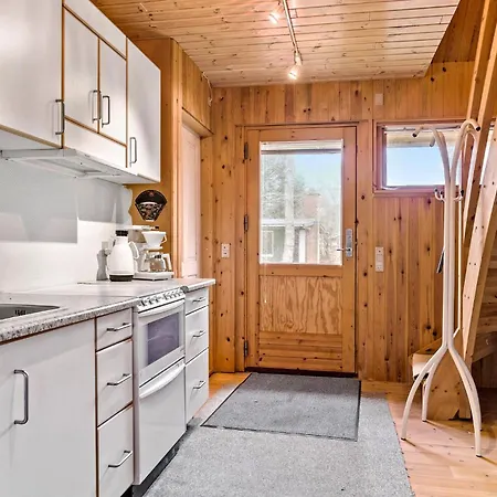 4 Bedroom Beautiful Home In Thyholm