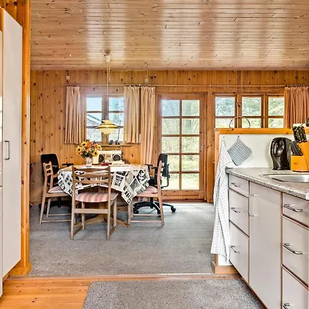 4 Bedroom Pet Friendly In Holiday home