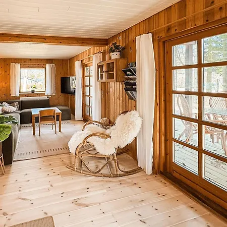 4 Bedroom Beautiful In Prázdninový dům