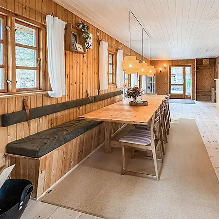 4 Bedroom Beautiful In *