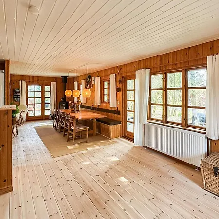 Prázdninový dům 4 Bedroom Beautiful In *