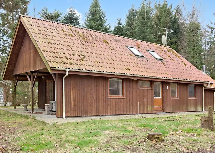 4 Bedroom Beautiful Home In Thyholm Casa vacanze *