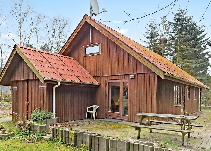 Casa vacanze 4 Bedroom Beautiful Home In Thyholm *
