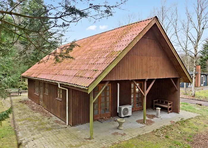 4 Bedroom Beautiful Home In Thyholm Casa vacanze Thyholm