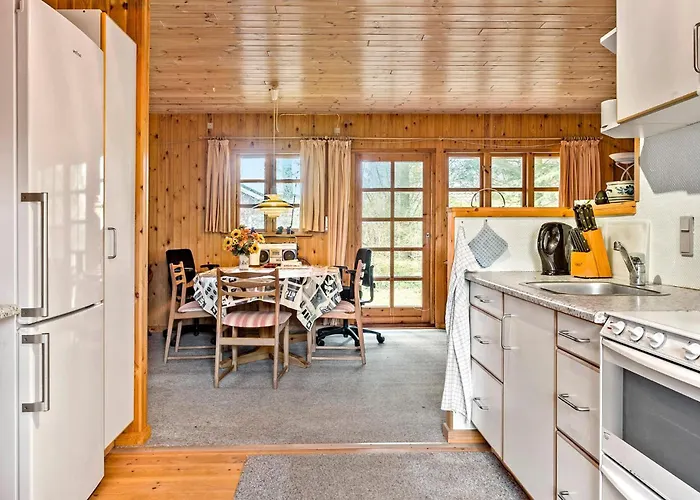 4 Bedroom Beautiful Home In Thyholm Casa vacanze