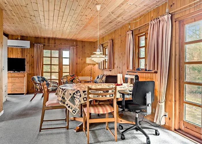 4 Bedroom Beautiful Home In Thyholm