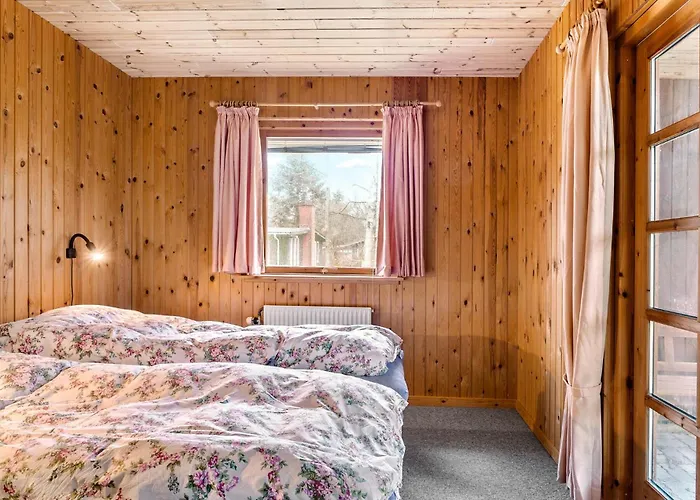 Semesterbostad 4 Bedroom Beautiful In *
